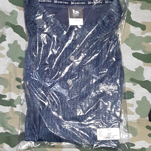 WENDY'S MANAGER DESIGN SHIRT NEW IN PACKAGE - Picture 1 of 5